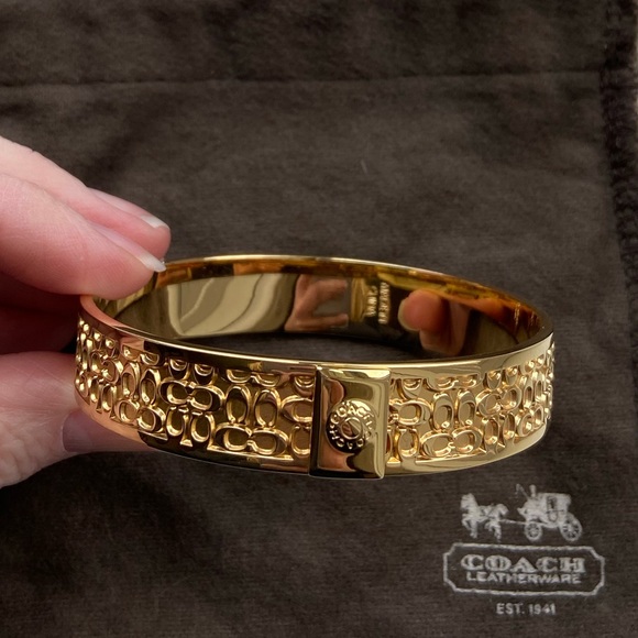 ❤️Stunning Coach Logo Gold  Bangle ❤️ - Picture 1 of 4